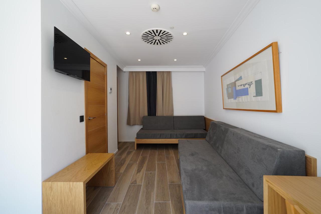Quintuple Room